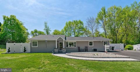 29 Springdale Rd, Kendall Park, NJ 08824