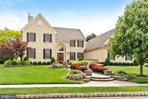 60 Woodland Dr, Plainsboro, NJ 08536