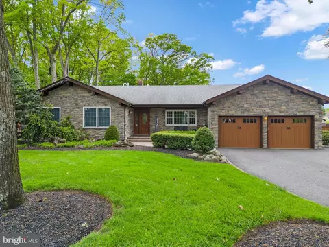 89 Half Acre Rd, Monroe Township, NJ 08831