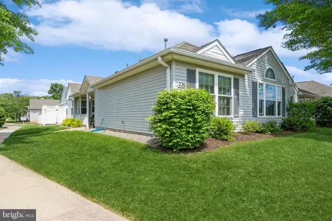 226 N Pondview Blvd, Monroe Township, NJ 08831
