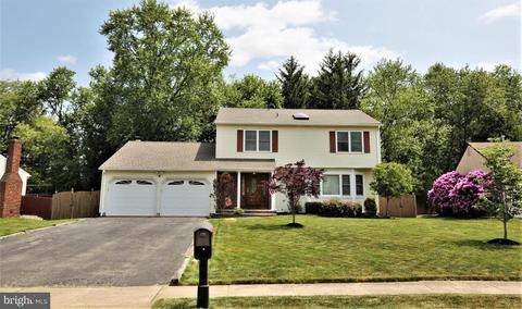 13 Rebecca Ct, Dayton, NJ 08810