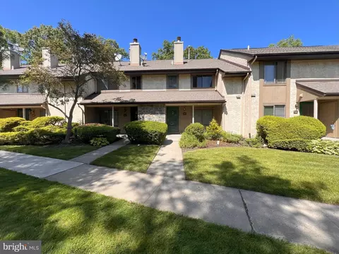 67 Hampshire Dr, Plainsboro, NJ 08536