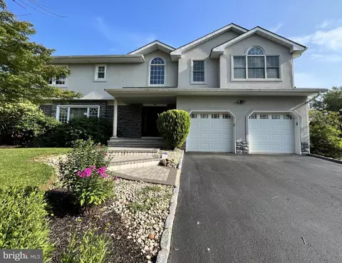 6 Libby Dr, Monmouth Junction, NJ 08852