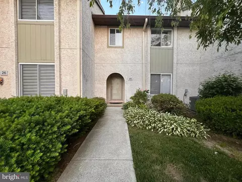 28 Thoreau Dr, Plainsboro, NJ 08536