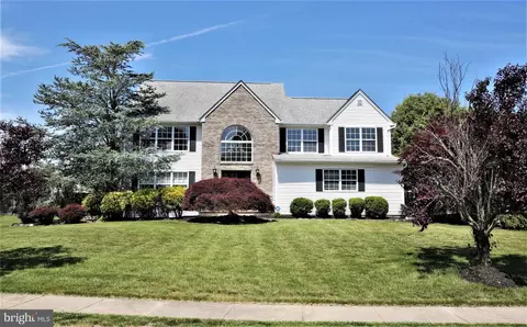 22 Todd Cir, North Brunswick, NJ 08902