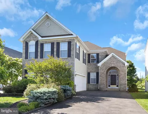 5 Barlow Ct, Plainsboro, NJ 08536