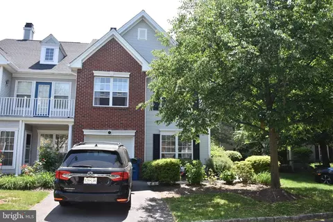 10 Lee Ct, Plainsboro, NJ 08536