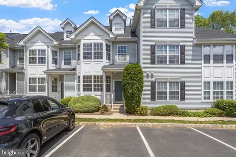 1205 Blossom Cir, Dayton, NJ 08810