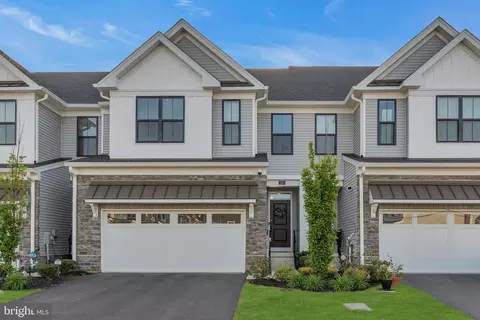 26 Hyacinth Ln, Monroe Township, NJ 08831