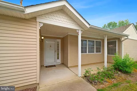 167 Goldfinch Dr, Monroe Township, NJ 08831