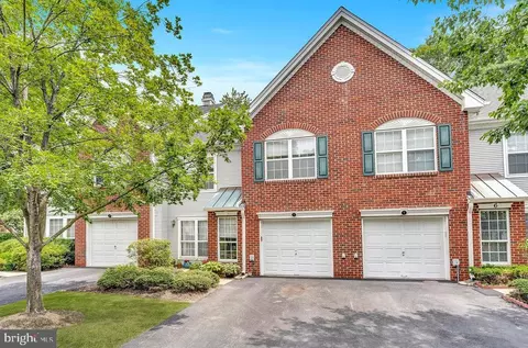4 Henry Ct, Plainsboro, NJ 08536