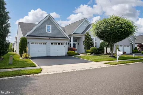28 Tamarack Rd, Monroe Township, NJ 08831