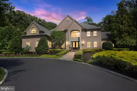 4 Majestic Woods Dr, Monroe Township, NJ 08831