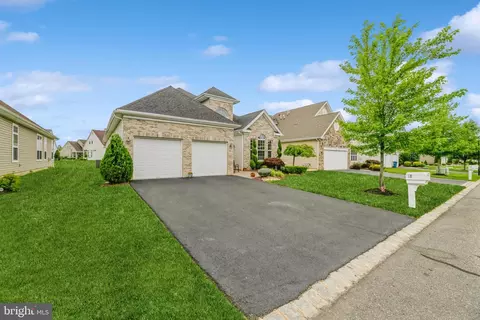 18 Mandrake Rd, Monroe Township, NJ 08831