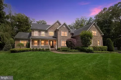 2 Majestic Woods Dr, Monroe Township, NJ 08831
