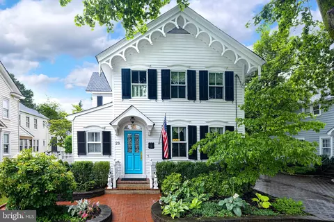 29 S Main St, Cranbury, NJ 08512