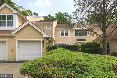 70 Ashford Dr, Plainsboro, NJ 08536