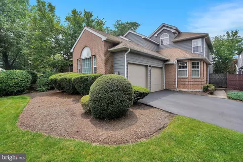 28 Fairway Blvd, Monroe Township, NJ 08831