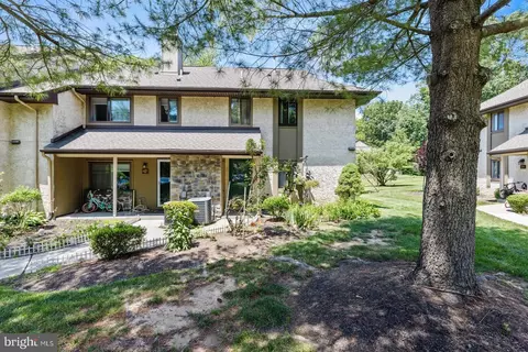 63 Hampshire Dr, Plainsboro, NJ 08536