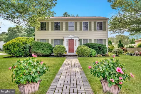 2 Chandler Ct, Plainsboro, NJ 08536
