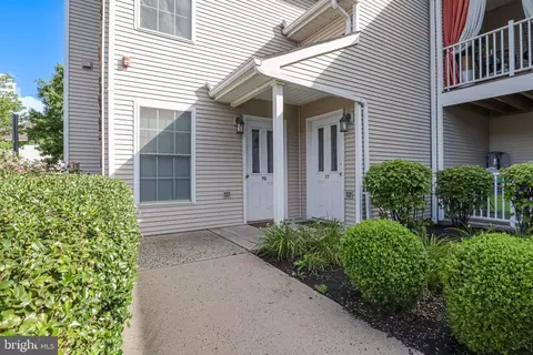 76 Chariot Ct, Piscataway, NJ 08854