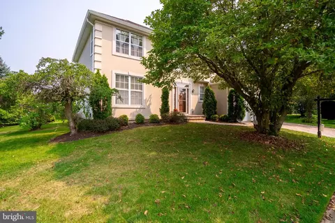 15 Hampshire Pl, Monroe Township, NJ 08831