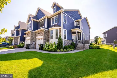27 Kitchen Ave, Old Bridge, NJ 08857