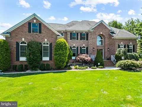 10 Woodmere Rd, Monroe Township, NJ 08831