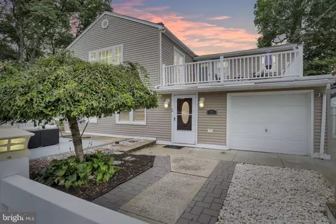 96 Alwat St, Woodbridge, NJ 07095