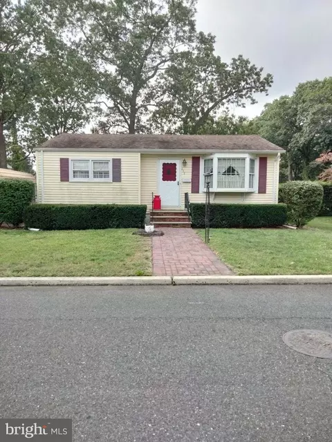 258 Fernhead Ave, Monroe Township, NJ 08831