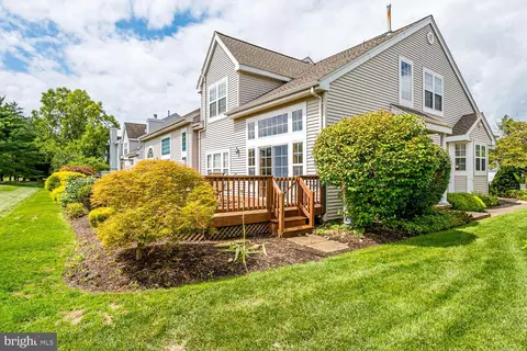 18 Breckenridge Ln, Monroe Township, NJ 08831