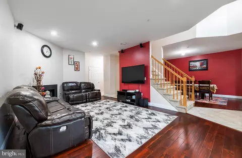 99 Forest Dr, Piscataway, NJ 08854