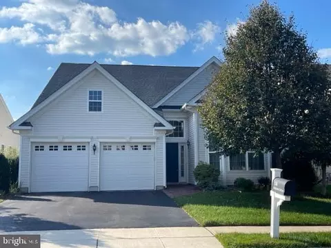 136 Andover Dr, Kendall Park, NJ 08824