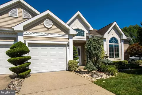 2 Wellington Pl, Monroe Township, NJ 08831