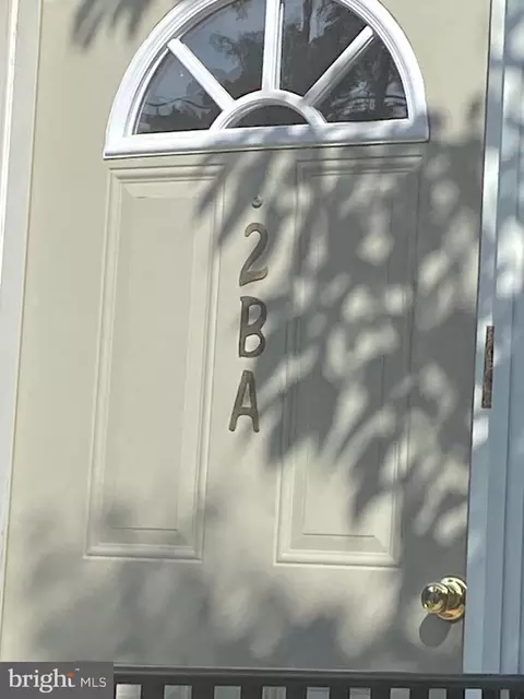 5 York Dr, Edison, NJ 08817