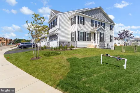 908 Charleston Dr, Monroe Township, NJ 08831