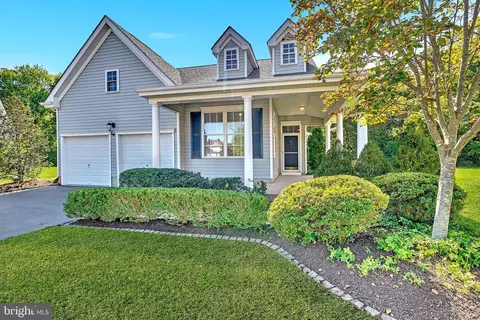 10 Longstreet Ln, Cranbury, NJ 08512