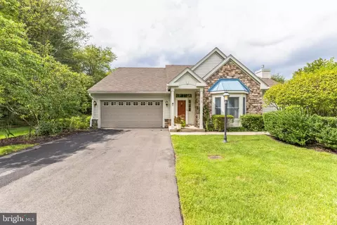 9 Empress Ct, Princeton, NJ 08540