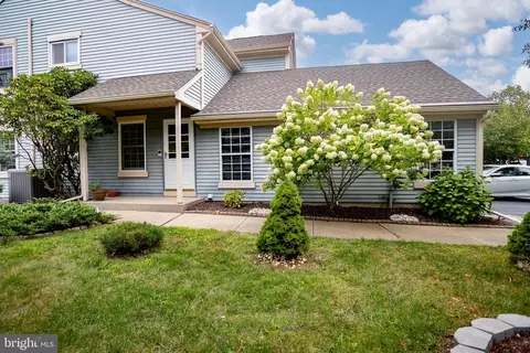 25 D James Buchanan Dr, Monroe Township, NJ 08831