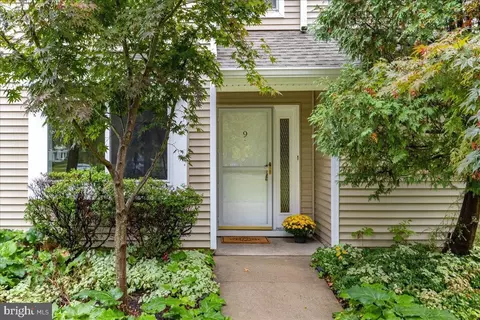 9 Arrowwood Ln, Monmouth Junction, NJ 08852