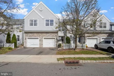 203 Dahlia Cir, Dayton, NJ 08810