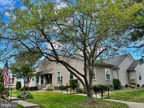 2 B Benjamin Franklin Dr, Monroe Township, NJ 08831