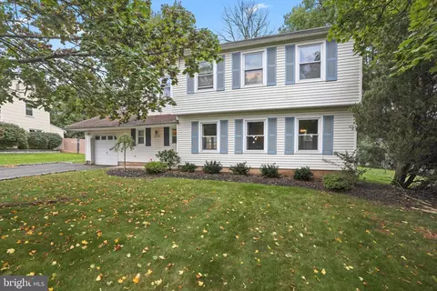 274 Savoy Ave, Edison, NJ 08820