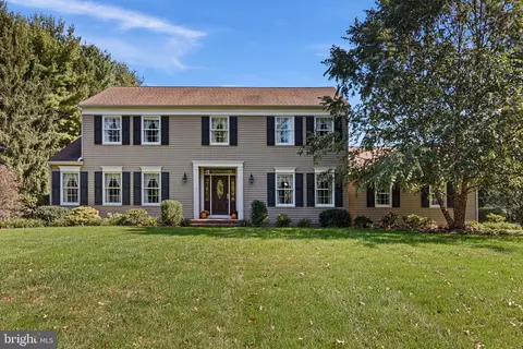 15 Adams Dr, Cranbury, NJ 08512