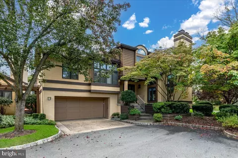 305 Sayre Dr, Princeton, NJ 08540