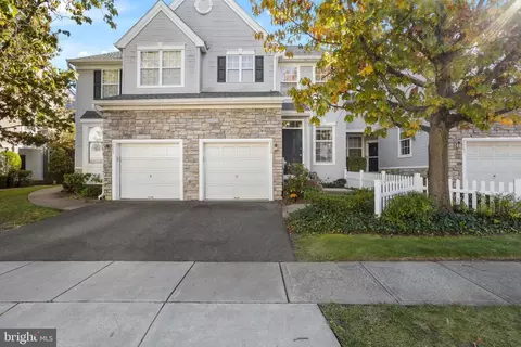 2004 Dahlia Cir, Dayton, NJ 08810