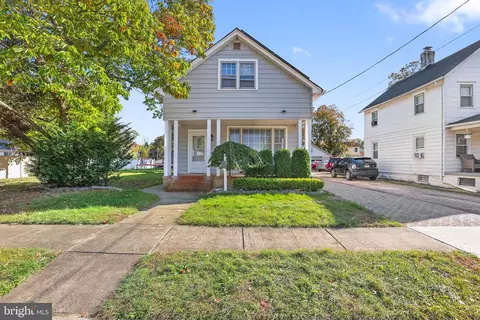 27 Sedgwick St, Monroe Township, NJ 08831