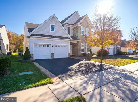 54 Inverness Dr, Kendall Park, NJ 08824