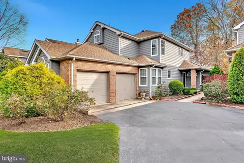 40 Fairway Blvd, Monroe Township, NJ 08831