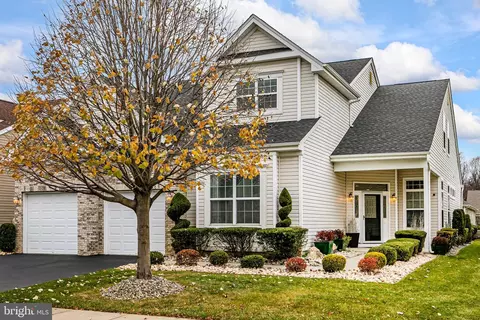 37 Ravenslake Rd, Monroe Township, NJ 08831